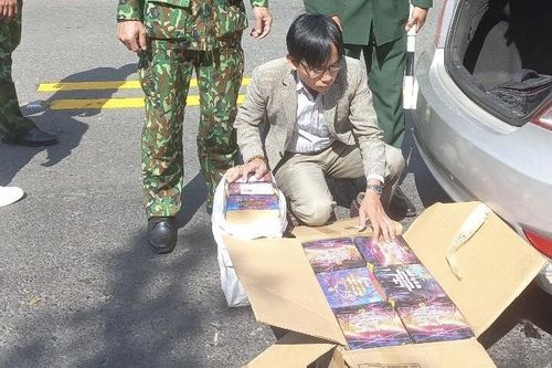 Bắt đối tượng dùng xe ô tô vận chuyển 57kg pháo nổ