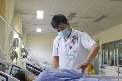 Uống rượu suốt nhiều năm, người đàn ông nguy kịch