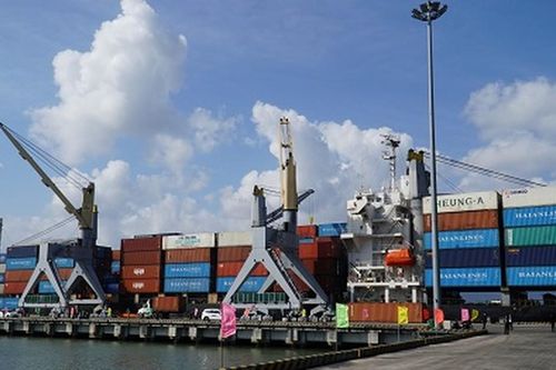 Khai trương tuyến dịch vụ vận tải container nội địa đầu tiên tại cảng Chân Mây