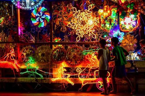 Không khí lễ hội Giáng sinh ngập tràn thế giới