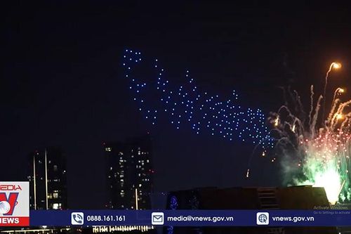Hàng trăm flycam trình diễn ánh sáng đón Giáng sinh