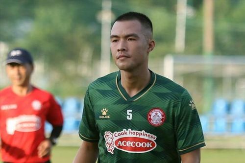 Chia tay trụ cột, HAGL bất ngờ nhắm 'sao xịt' cho hàng thủ
