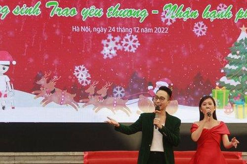 Tưng bừng giai điệu Giáng sinh từ ca sĩ Đồng Thanh Nhàn, Nguyễn Quốc Tuấn