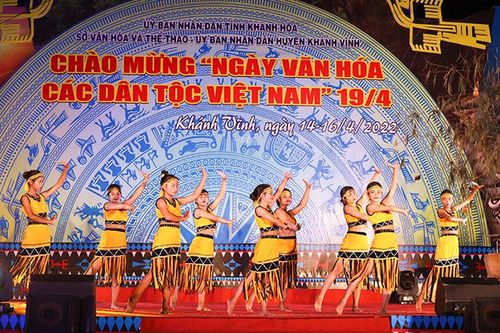 Phát huy giá trị văn hóa các dân tộc