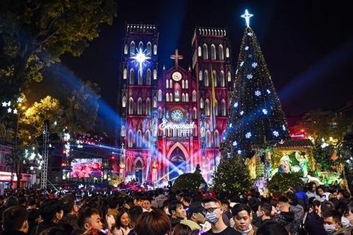 Người dân Hà Nội đón Giáng Sinh an lành