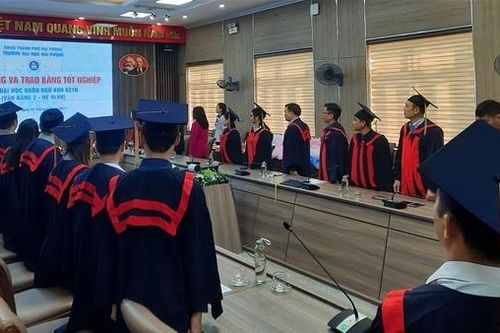 Trường ĐH Hải Phòng xin lỗi học viên tốt nghiệp gần 1 năm mới được cấp bằng