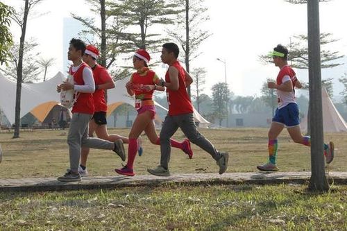 Giải chạy từ thiện Santa Run tại Hà Nội