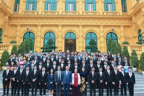 Chủ tịch nước trao Huân chương Lao động cho 17 học sinh đoạt giải Olympic quốc tế