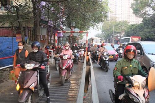 Thông cầu dàn thép, gỡ rối ùn tắc nút giao Cầu Bươu – Phúc La