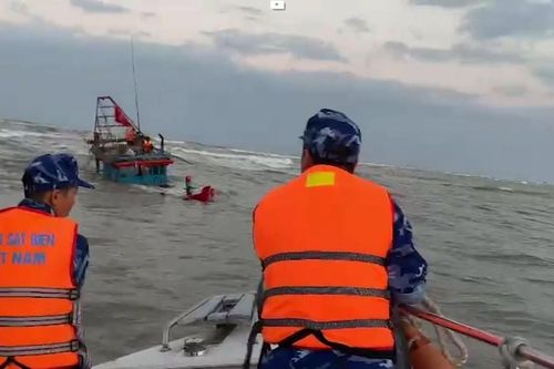 Bộ Tư lệnh Vùng Cảnh sát biển 1 kịp thời cứu nhiều thuyền viên bị chìm tàu trên biển
