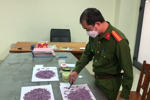 4000 viên thuốc lắc 'ngụy trang' trong thùng trái cây được chuyển từ Hà Nội vào Đà Nẵng