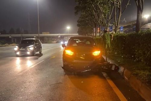 Chạy xe máy ngược chiều trong làn ô tô, thanh niên bị tông tử vong