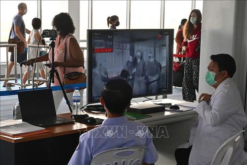 Lào dỡ bỏ hoàn toàn quy định phòng dịch COVID-19 khi nhập cảnh
