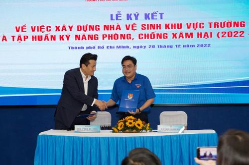 Xây nhà vệ sinh và tập huấn kỹ năng phòng, chống xâm hại cho học sinh