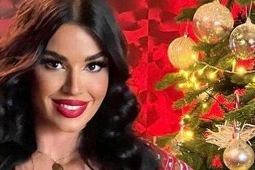 Người đẹp World Cup gây sốt trong bộ đồ ngủ bó sát đón Giáng sinh