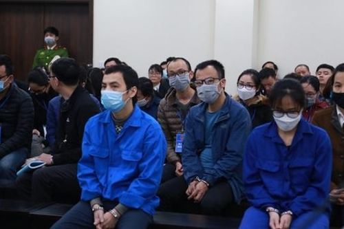 Vắng bị cáo và người liên quan, phiên xử siêu lừa hàng trăm tỷ đồng lại hoãn