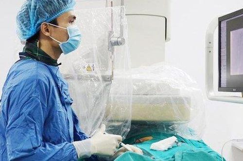 Cứu sống bệnh nhân ho ra nửa lít máu tươi trong 3 ngày
