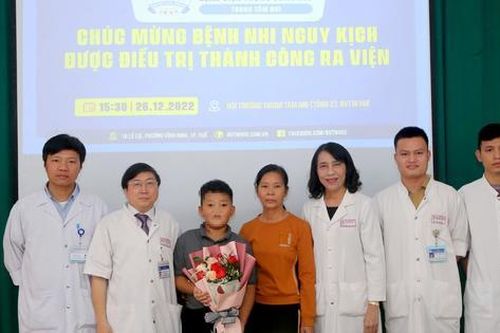 Dùng kỹ thuật ECMO cứu sống bé 10 tuổi bị nhiễm khuẩn huyết, hội chứng suy hô hấp cấp