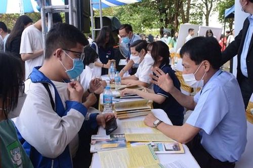 Tuyển sinh vượt chỉ tiêu: Trường đại học có 'nhờn luật'?