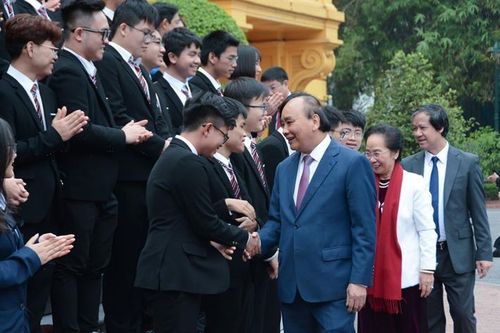 Chủ tịch nước gặp mặt học sinh đoạt giải Kỳ thi Olympic và Khoa học kỹ thuật quốc tế 2022