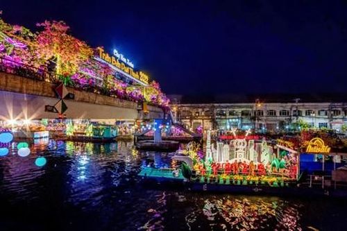 Chợ hoa xuân 'Trên bến dưới thuyền' có thêm phố ông Đồ