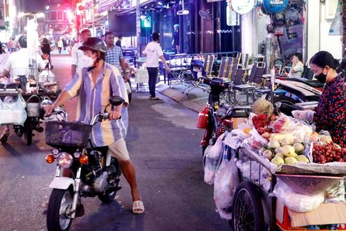 Giải pháp căn cơ quản lý vỉa hè, lòng đường - Thu phí hợp lý, xử lý nghiêm các hành vi lấn chiếm