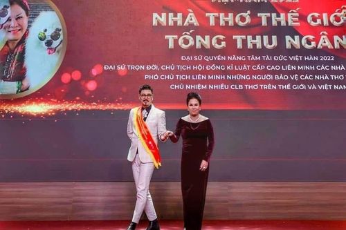 Quảng Ninh xác minh vụ 'nhà thơ thế giới'