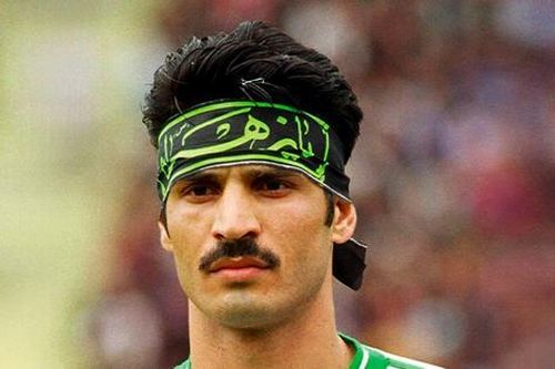 Iran chuyển hướng máy bay để ngăn vợ cầu thủ nổi tiếng ra nước ngoài