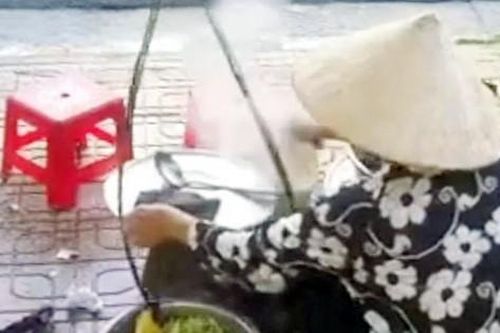 Người đổ thức ăn thừa vào nồi nước lèo tiếp tục bị xử phạt