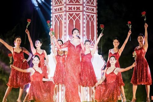 Dàn ca sĩ 'đốt nóng' đêm Giáng sinh Móng Cái