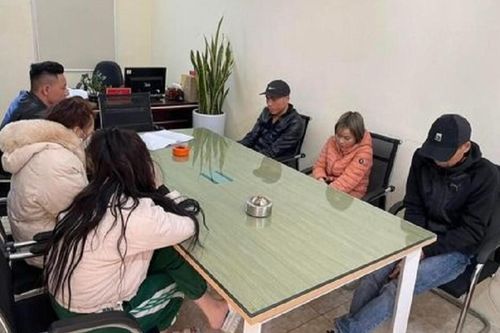 3 nam 3 nữ ở Hải Dương thuê phòng vip quán karaoke tụ tập 'thác loạn'