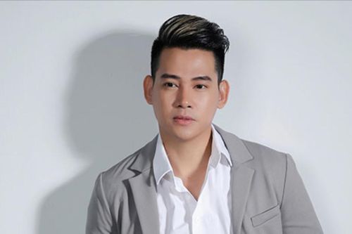 Rộ nghi vấn Phùng Ngọc Huy hẹn hò một nữ ca sĩ 'tưởng lạ mà quen'?