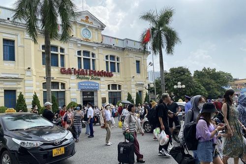 Đường sắt tăng tàu khách hướng Hà Nội - Hải Phòng dịp Tết Dương lịch