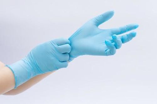 Tìm bị hại vụ lừa bán găng tay y tế trị giá hơn 81 tỷ đồng