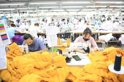 'Chân kiềng' tạo tăng trưởng kinh tế