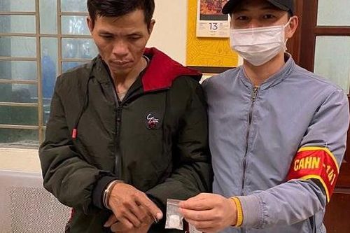 Vây bắt đối tượng mua ma túy tại chợ Long Biên
