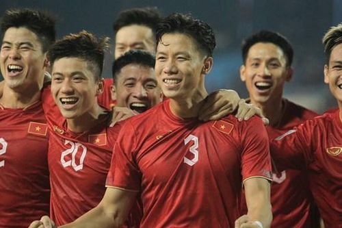 Việt Nam lại thắng Malaysia: Đá bóng bằng cả trái tim