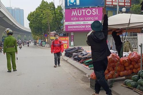 Xử lý 'điểm đen' trật tự đô thị, an toàn giao thông trên phố Trường Chinh