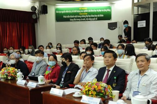 Chia sẻ kinh nghiệm chuyển đổi số trong y khoa