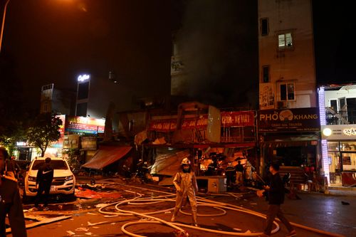 Nguyên nhân ban đầu vụ cháy nổ trong đêm khiến 3 người bị thương