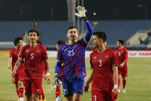 Đặng Văn Lâm nhận Cầu thủ hay nhất trận Việt Nam 3-0 Malaysia