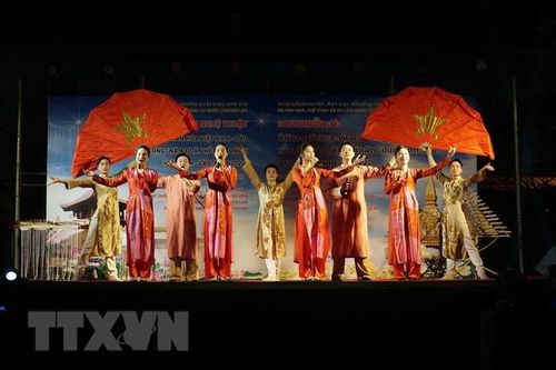 Chương trình nghệ thuật 'Hương sắc Việt Nam và tình hữu nghị Việt-Lào'