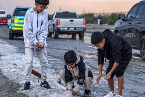 Kuwait lần đầu có mưa đá kèm dông sau 15 năm