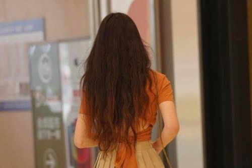 Mặc váy ngắn ra đường từng có thể bị phạt tù 6 tháng