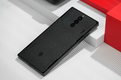 Smartphone chip Snapdragon 8 Gen 2, RAM 12 GB, pin 'khủng', sạc 80W, giá từ 13,5 triệu