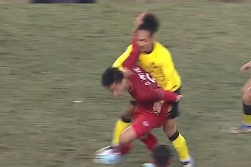 CĐV Malaysia chê Văn Hậu: 'Chúng tôi thừa nhận thua nhưng bạn phạm lỗi quá nhiều'