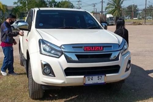 Dừng xe bên đường để đi vệ sinh, chồng bỏ quên vợ khiến người phụ nữ phải đi bộ 20 km