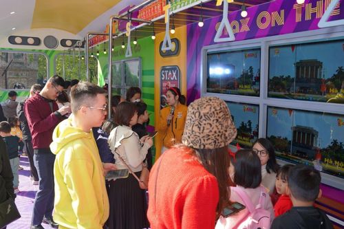 Lay's Stax lên đèn, hàng loạt người lên đồ sống ảo, chỉ 15 giây đi hết Việt Nam