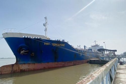 Thêm 8,1 triệu lít xăng Ron 95 về Tổng kho Xăng dầu Nam Sông Hậu - Trà Nóc