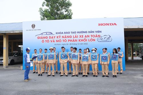HVN triển khai thành công khóa đào tạo lái xe an toàn cho Hướng dẫn viên Cục CSGT